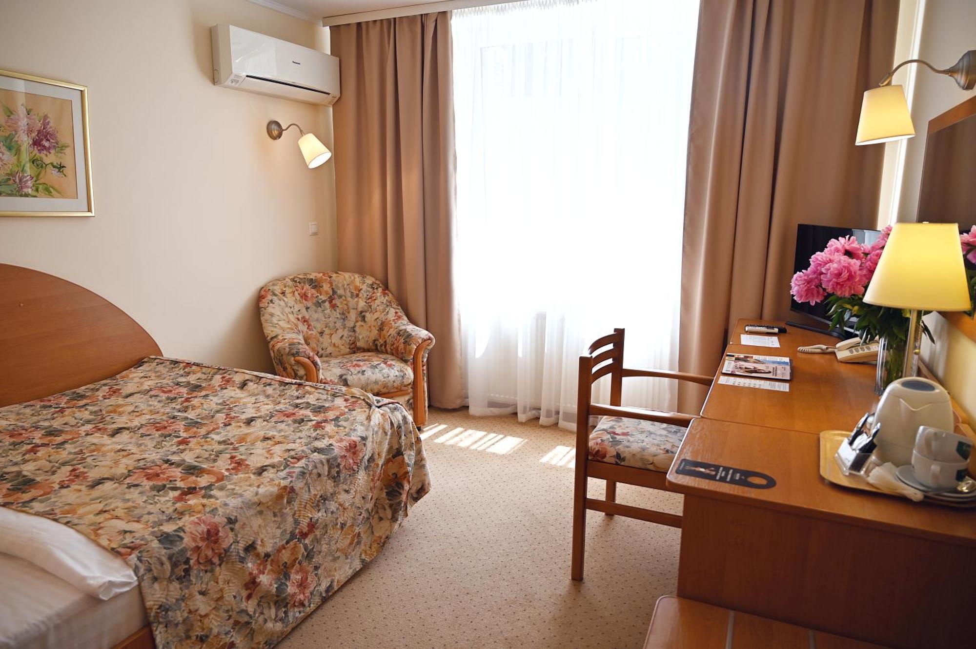 โรงแรมนาดียา อิวาโน-ฟรานกิฟสเก ภายนอก รูปภาพ